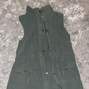 Alya army green sleeveless zip up vest Small
